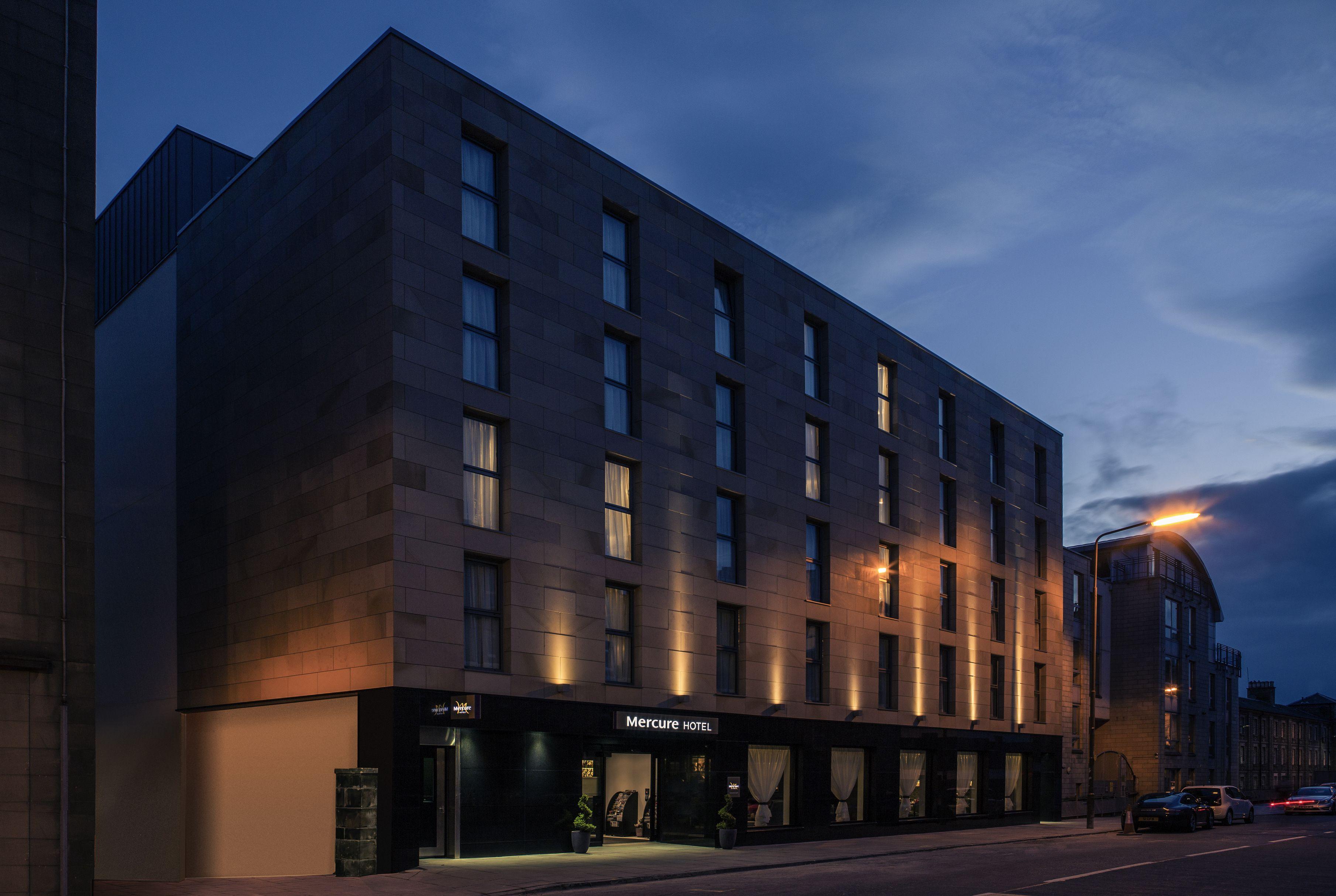 Where to Stay in Edinburgh City Centre: 2 Best Airport-Connected Hotels