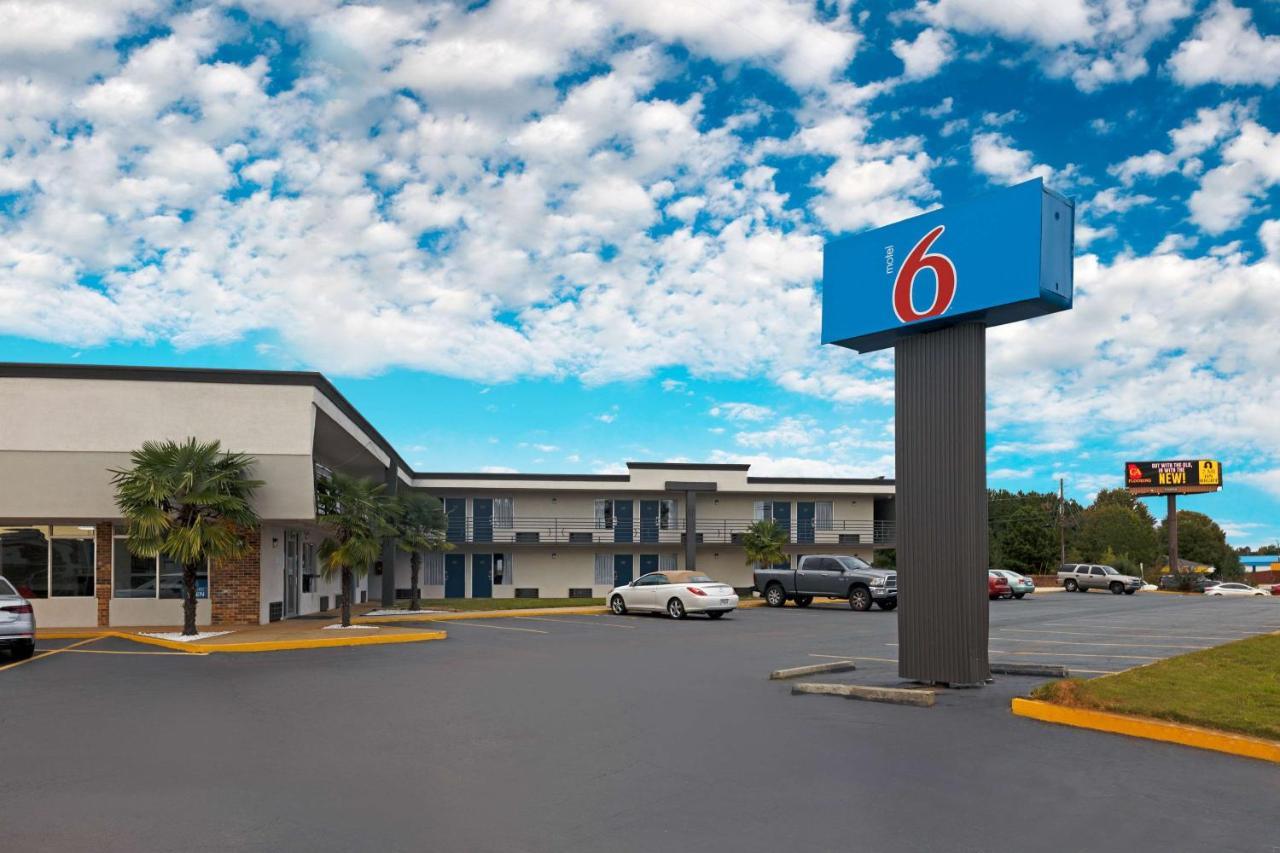 4 Hotels Close to Henry County Parks and Rec Dept, McDonough