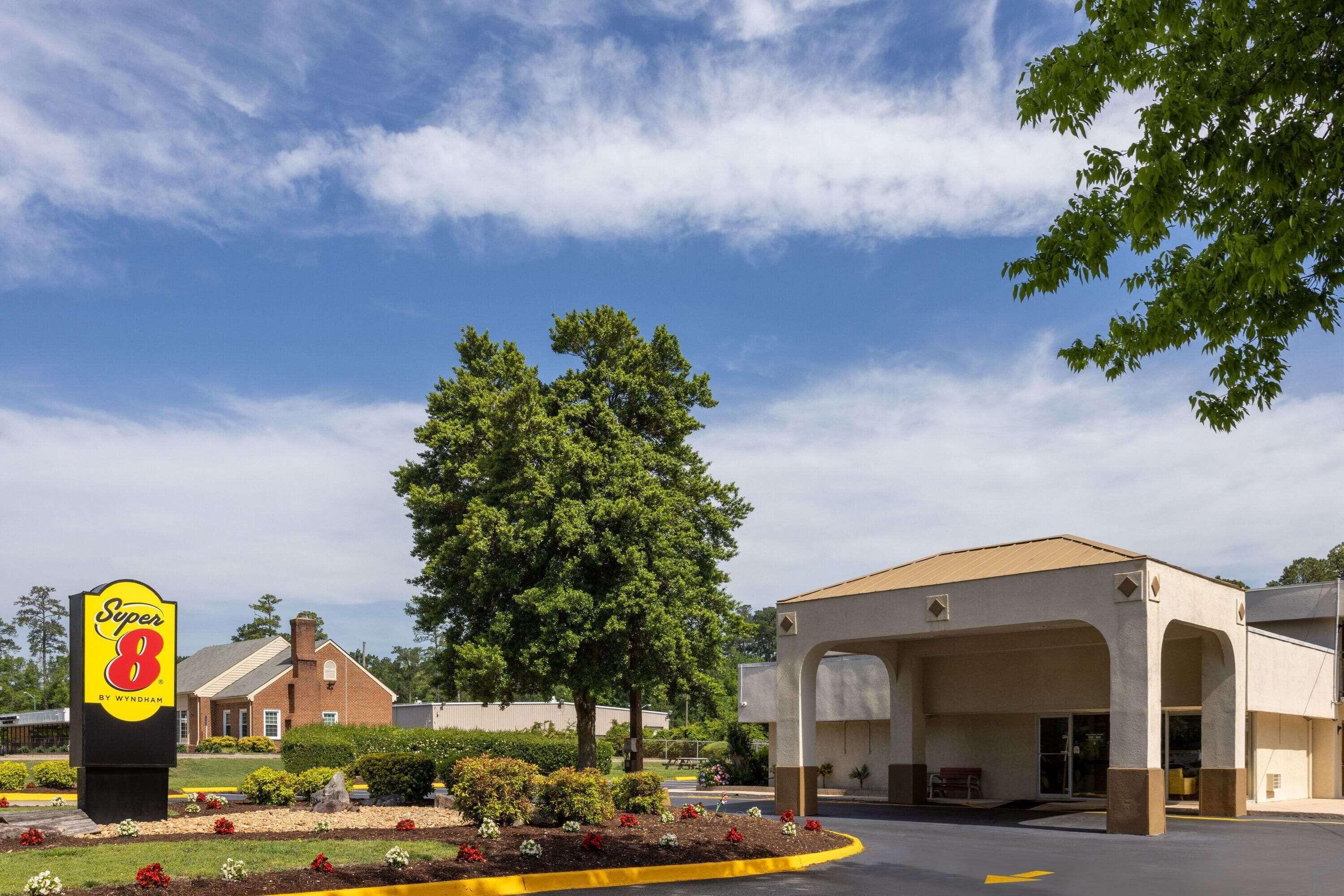 7 Budget Hotels Near Colonial Williamsburg Visitor Center Worth Booking