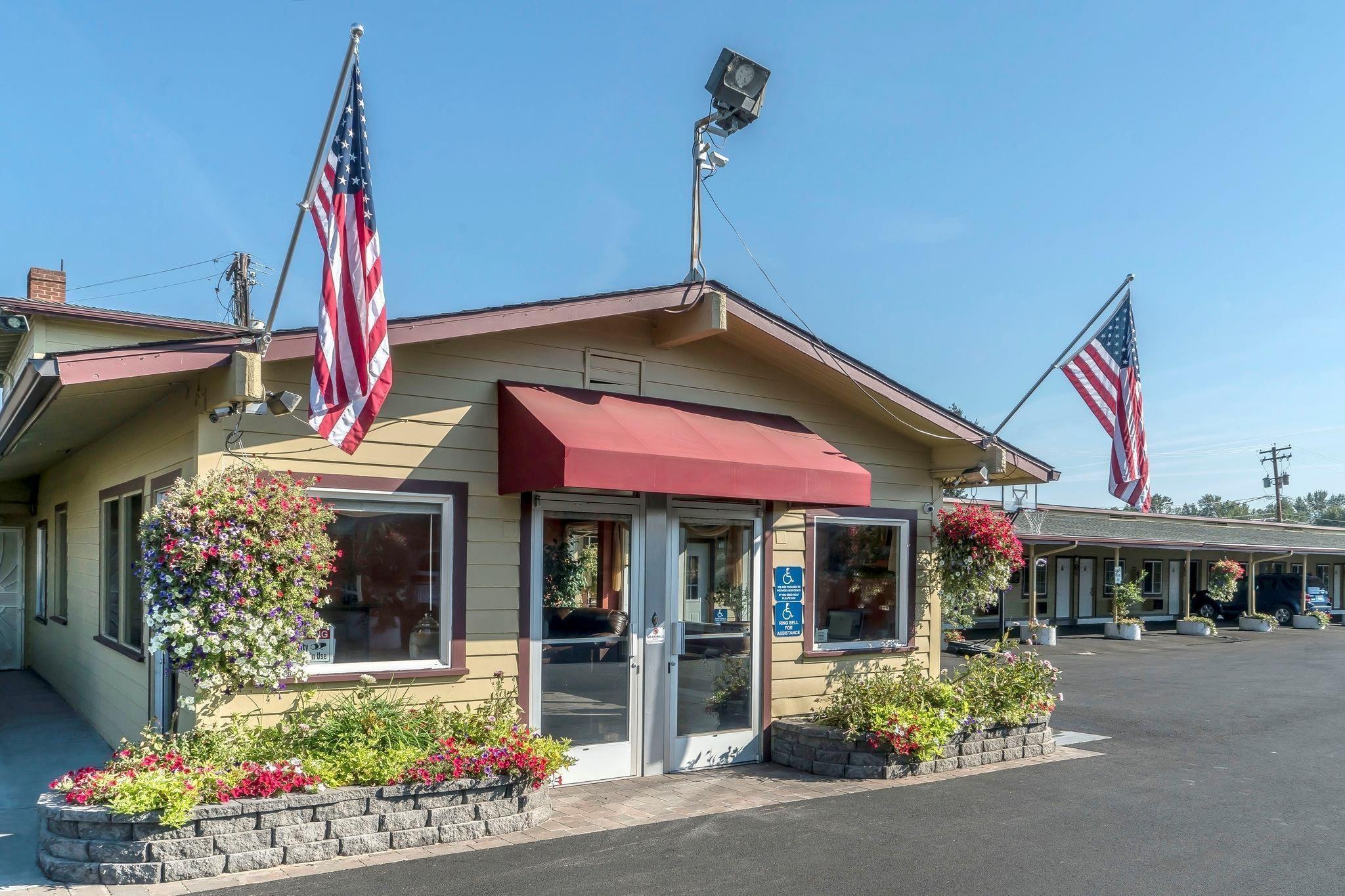 5 Business Hotels Near Crater Lake Worth Booking