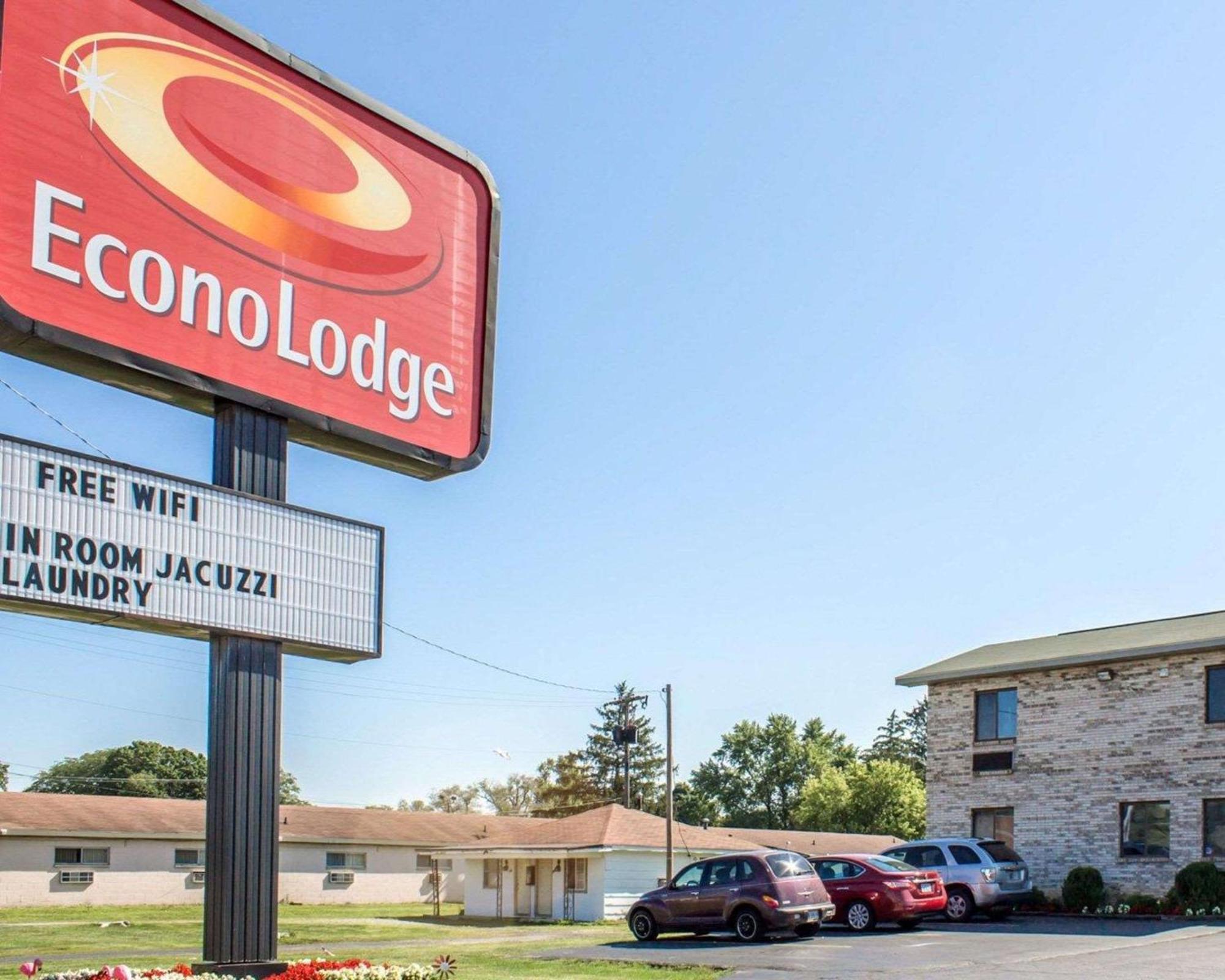 4 Smart Family Hotels Near Elkhart 112 Club Worth Booking