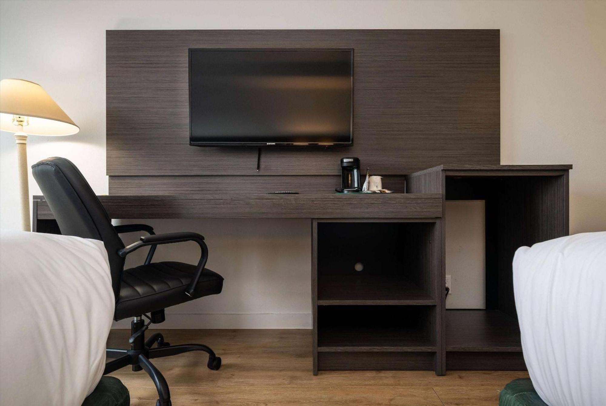 2 Airport Hotels Near Bingo 262 That Deliver Real Value