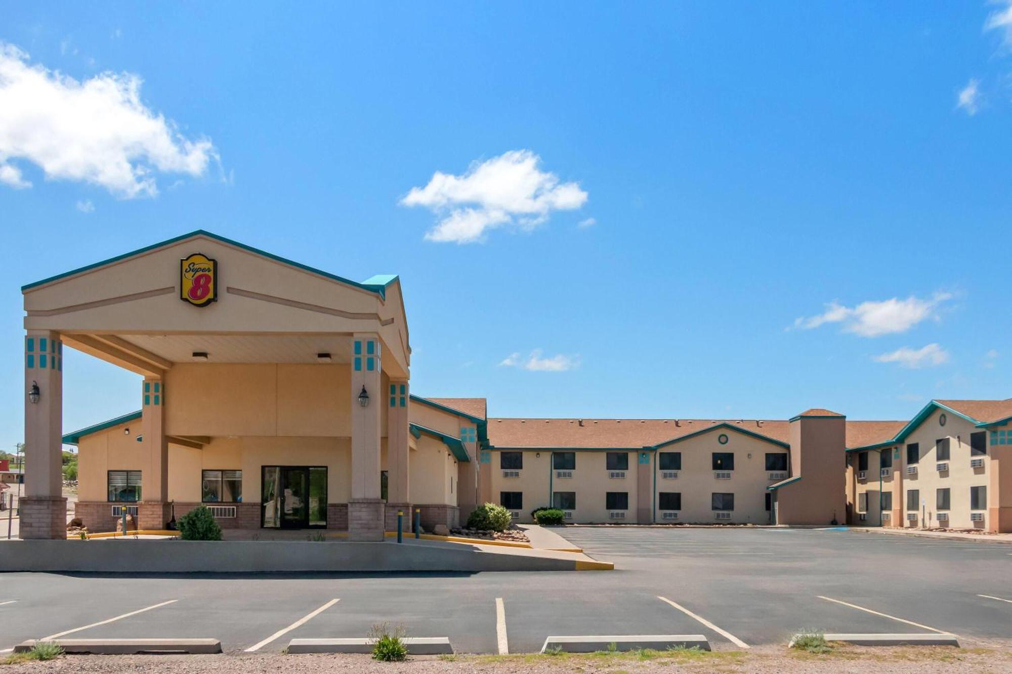 4 Hotels Near Route 66 Auto Museum Worth Booking in Santa Rosa
