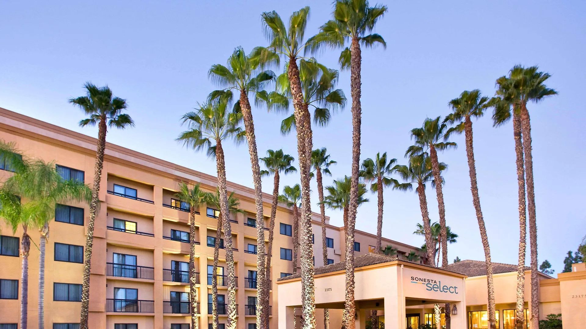 4 Business Hotels Near Turtle Rock Community Park Worth Booking