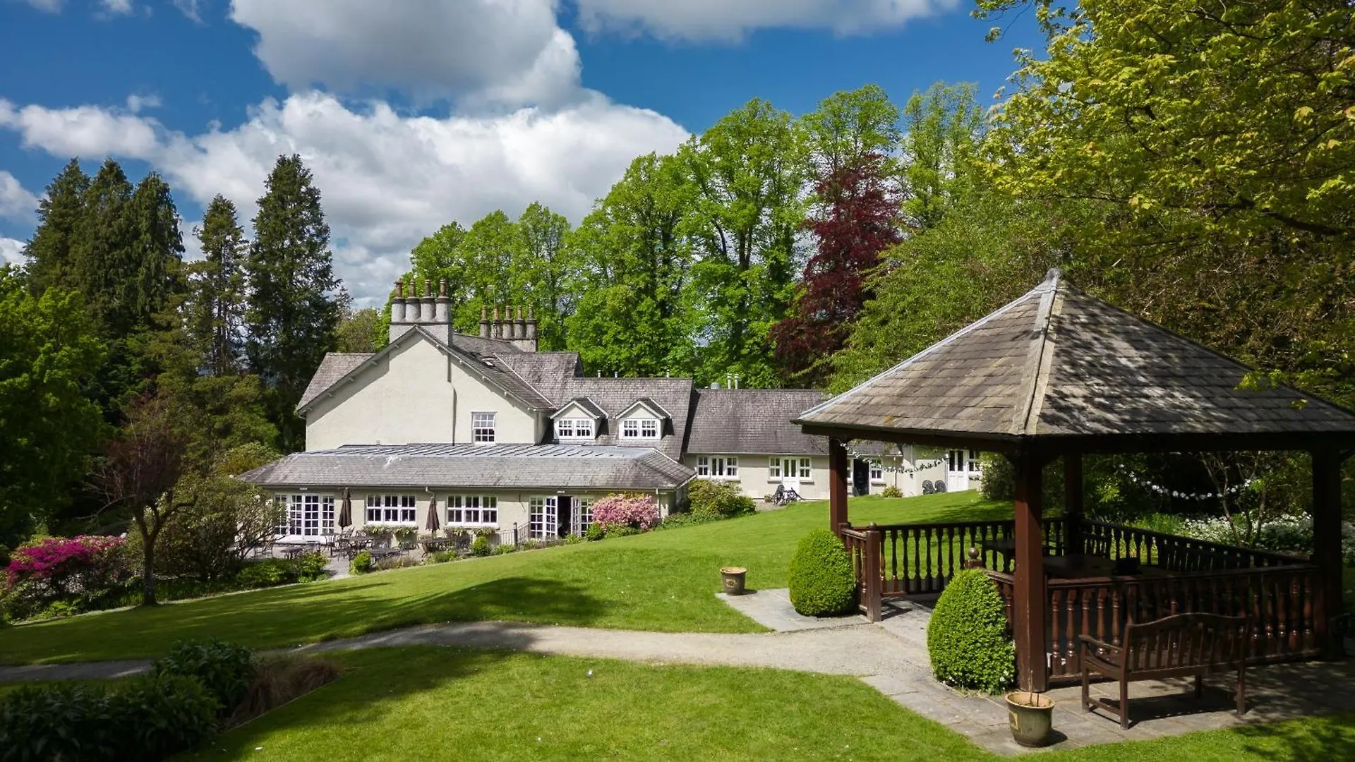 Near Windermere Jetty Museum: 3 Romantic Hotels Compared