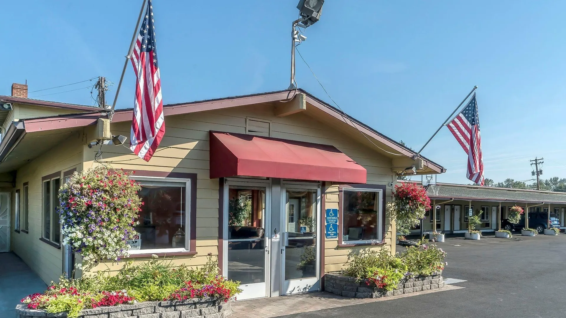 5 Business Hotels Near Crater Lake Worth Booking