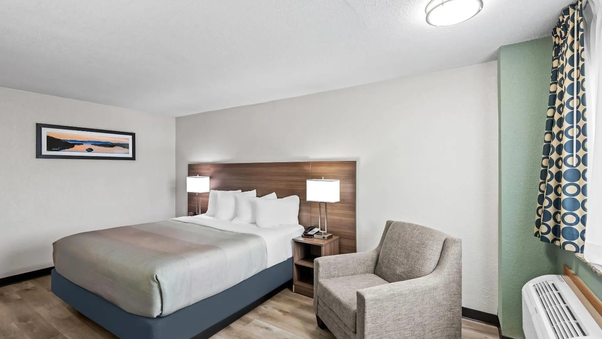 5 Exceptional Design Hotels Near Ingersoll Dinner Theater