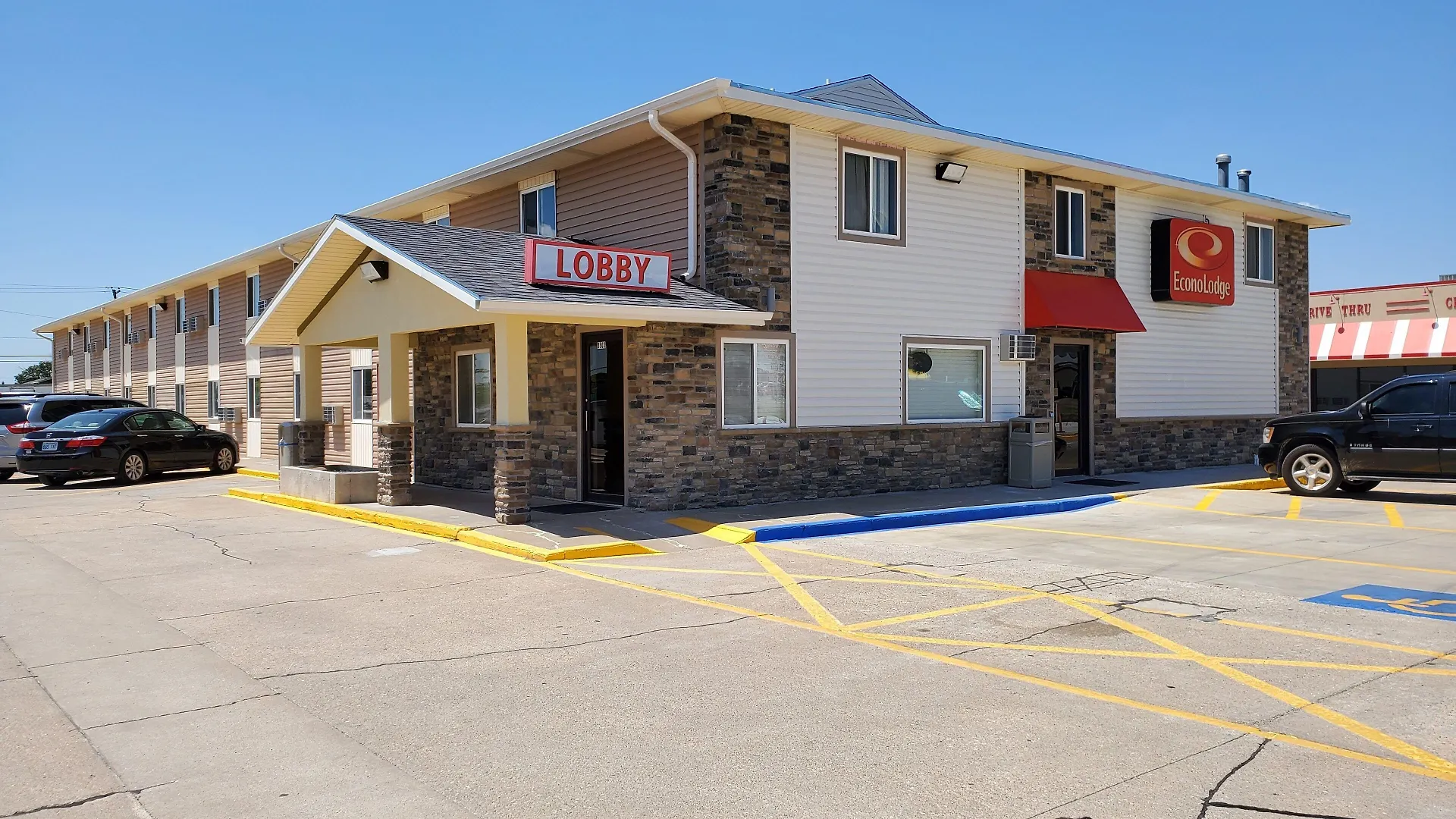 Staying Near Fort Hays: 4 Historical Hotels Compared