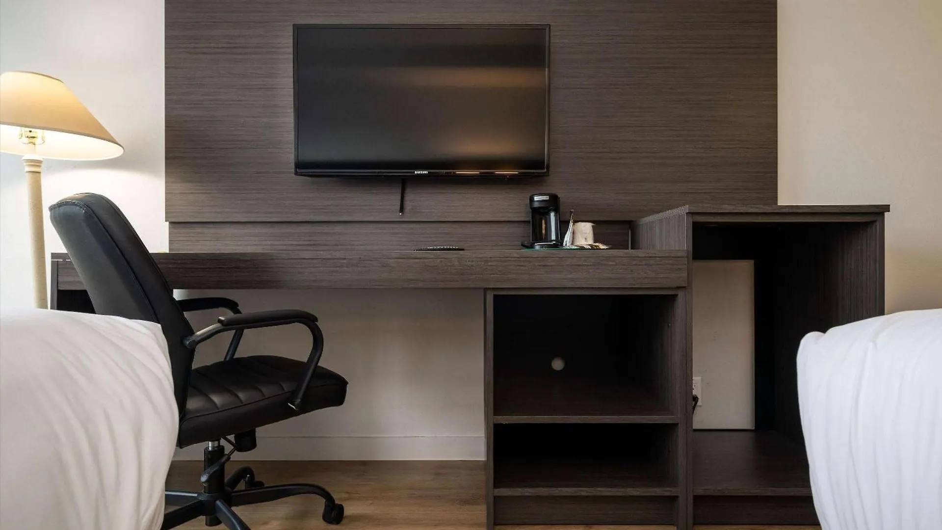 2 Airport Hotels Near Bingo 262 That Deliver Real Value