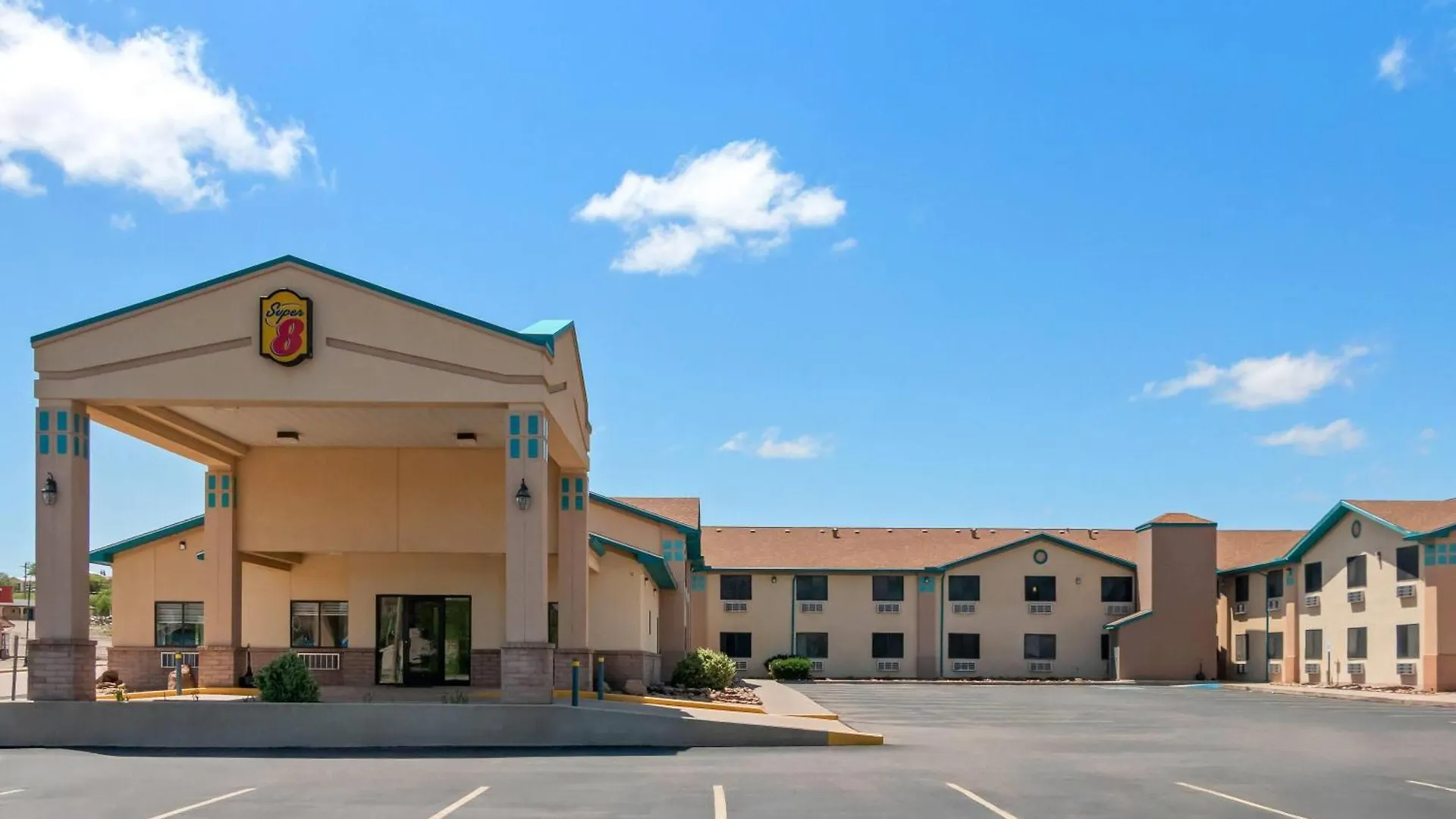 4 Hotels Near Route 66 Auto Museum Worth Booking in Santa Rosa