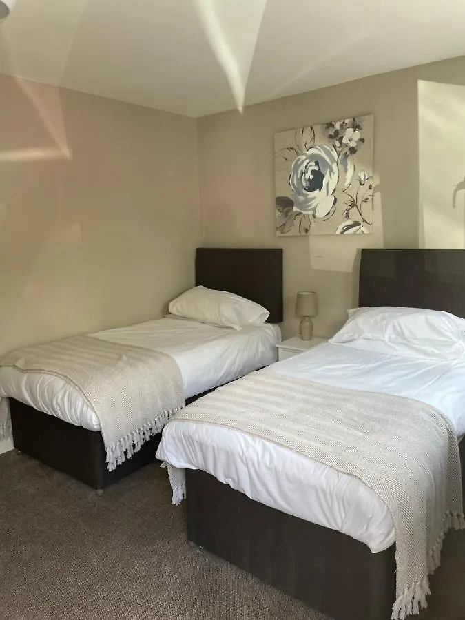 Where to Stay Near Dolebury Warren: 4 Hotels for Couples