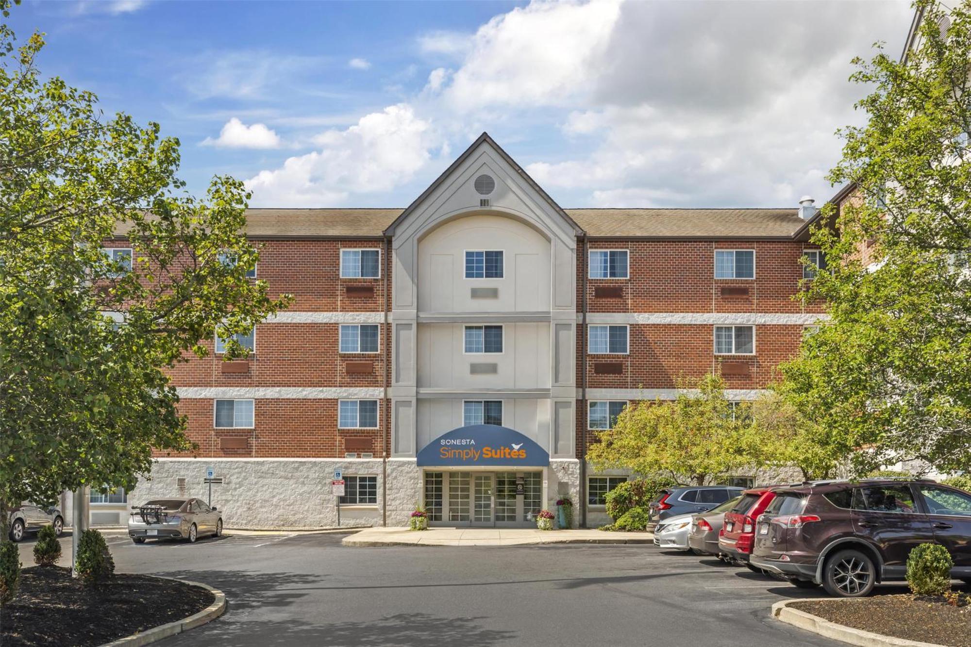 Staying Near Almys-First National: 6 Budget Hotels Compared