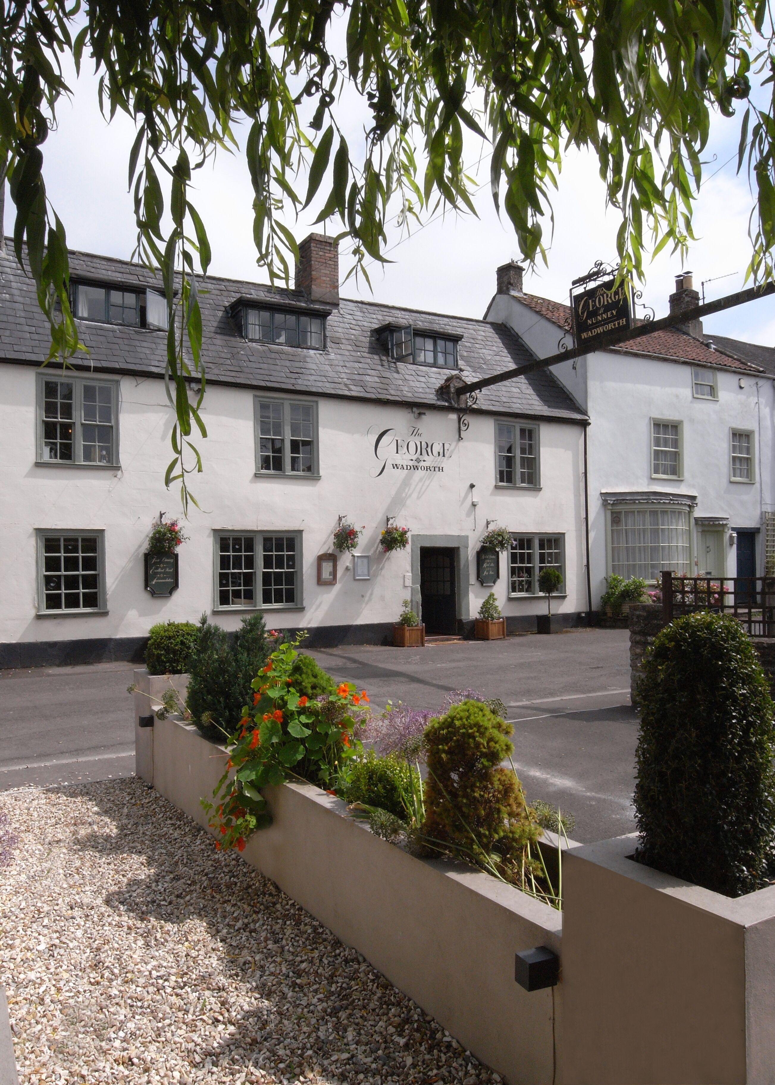 6 Central Hotels Near St Andrews Church Worth Booking
